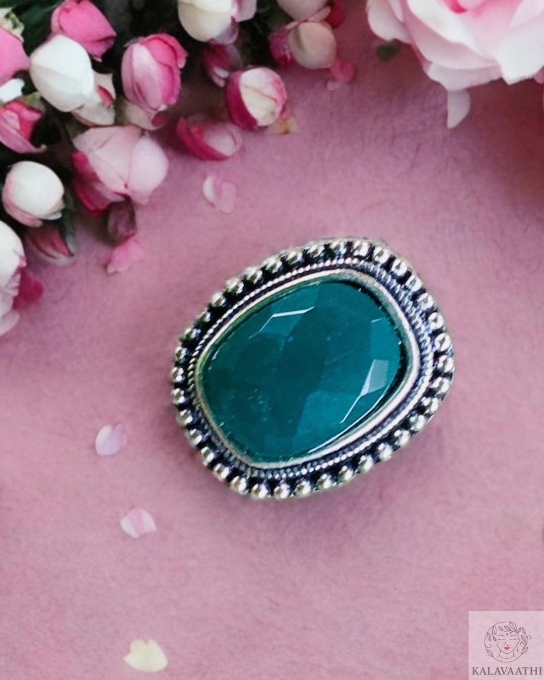 Oxidised statement ring with green jewel and antique detailing