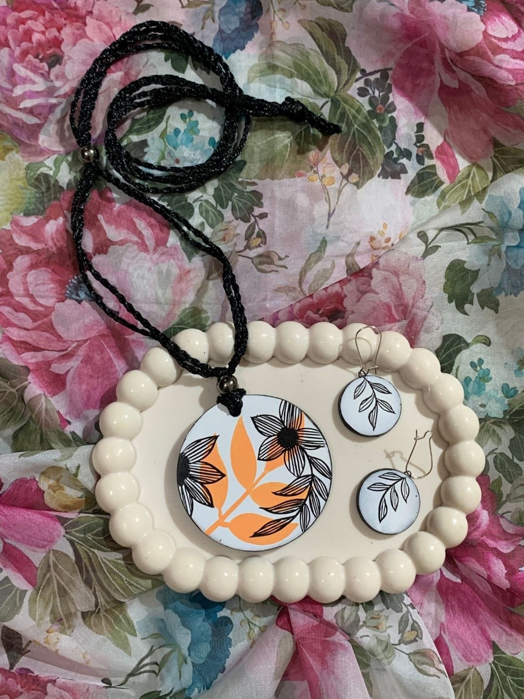 Round Floral Pendant Set