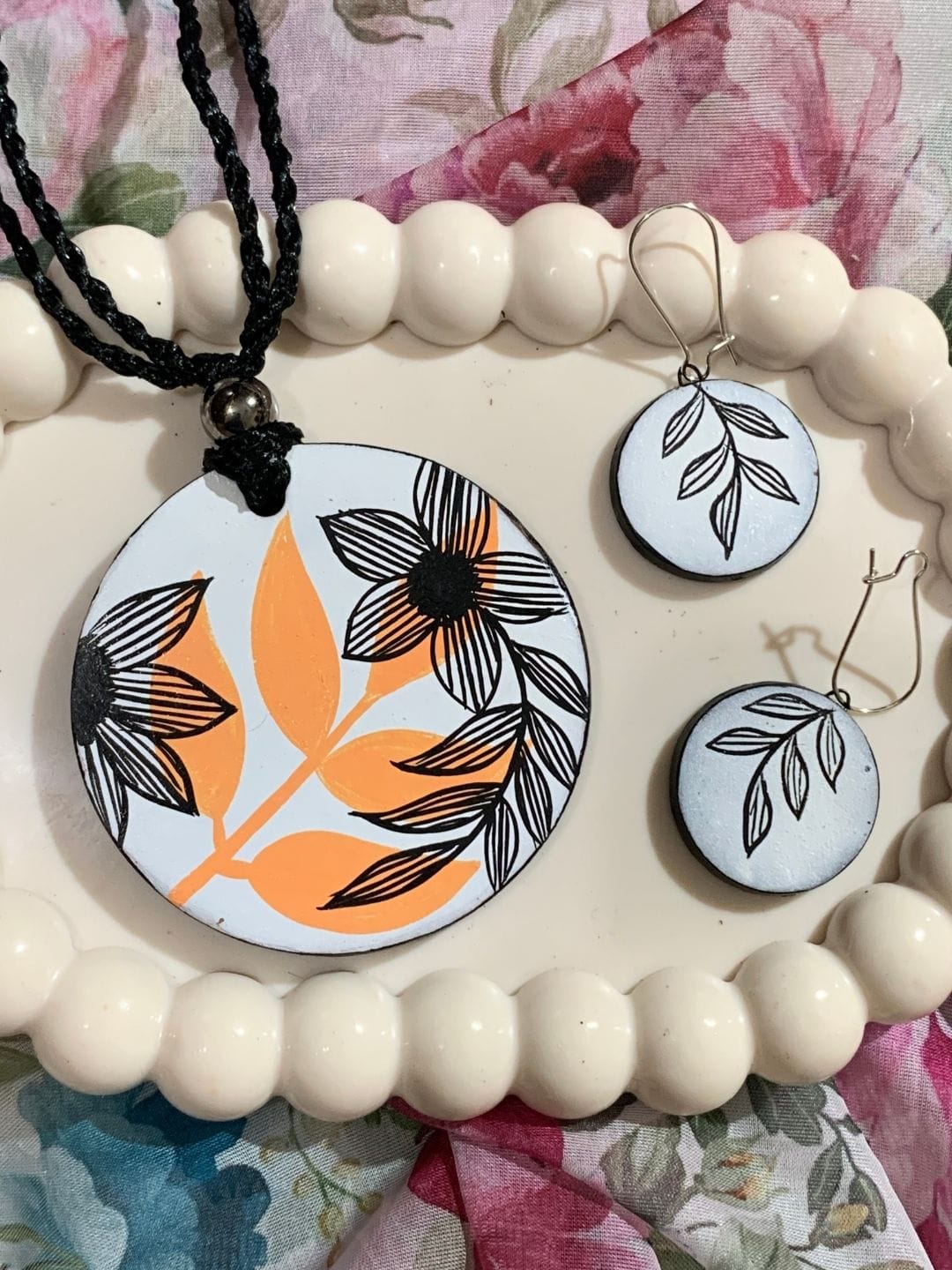 Round Floral Pendant Set - Image 2