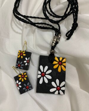 Floral Blooms Necklace Set