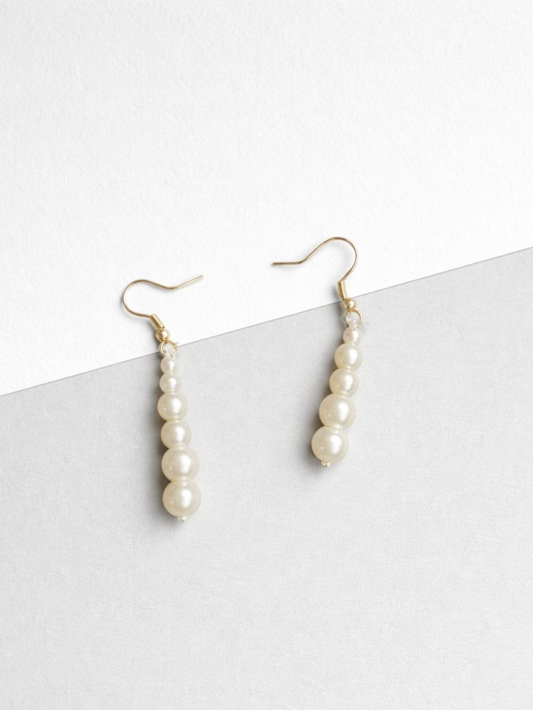 Classic Pearl Choker Necklace Set with Earrings - Image 3