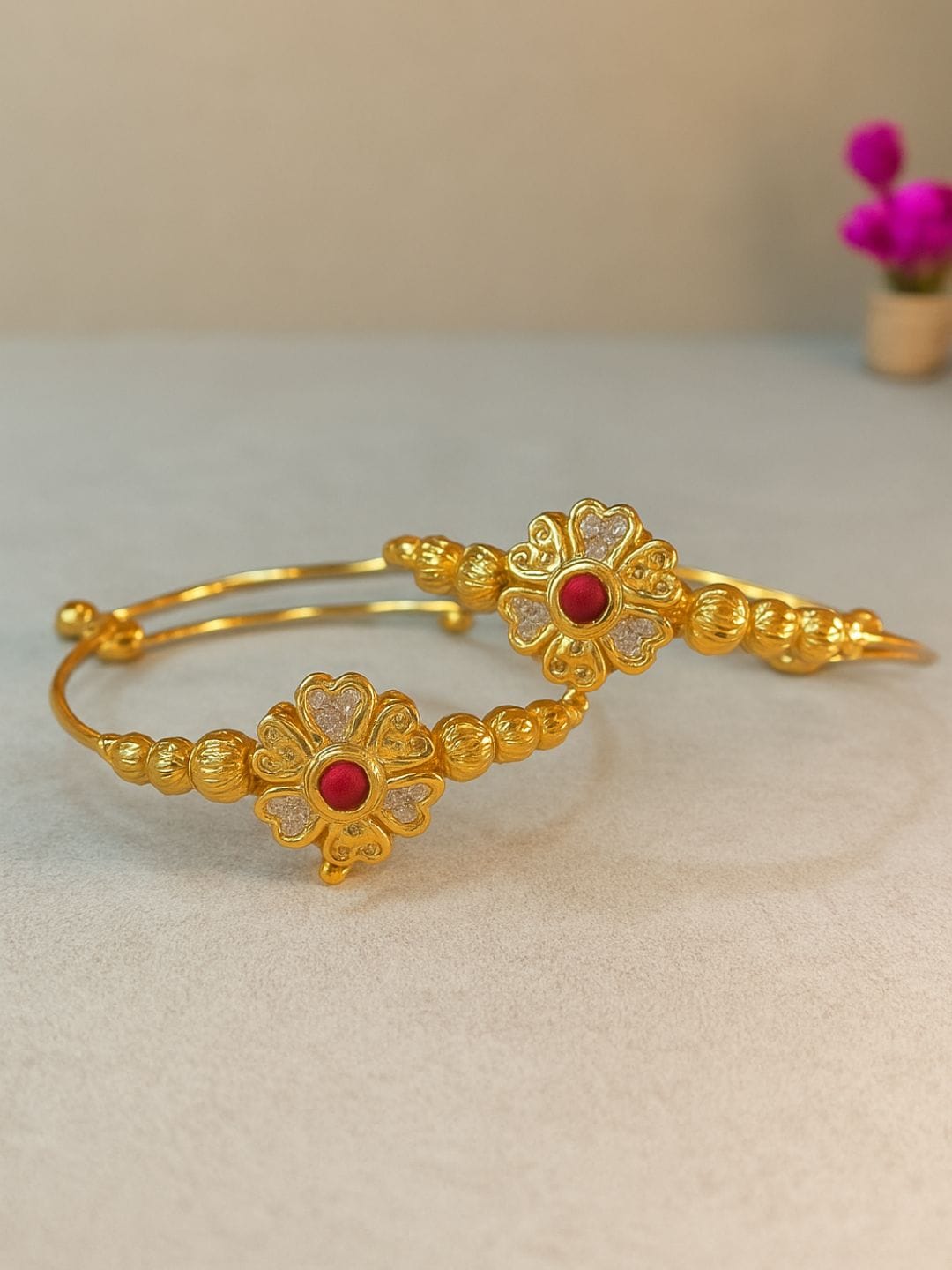 Set of 2 Gold Ajustable Bangles