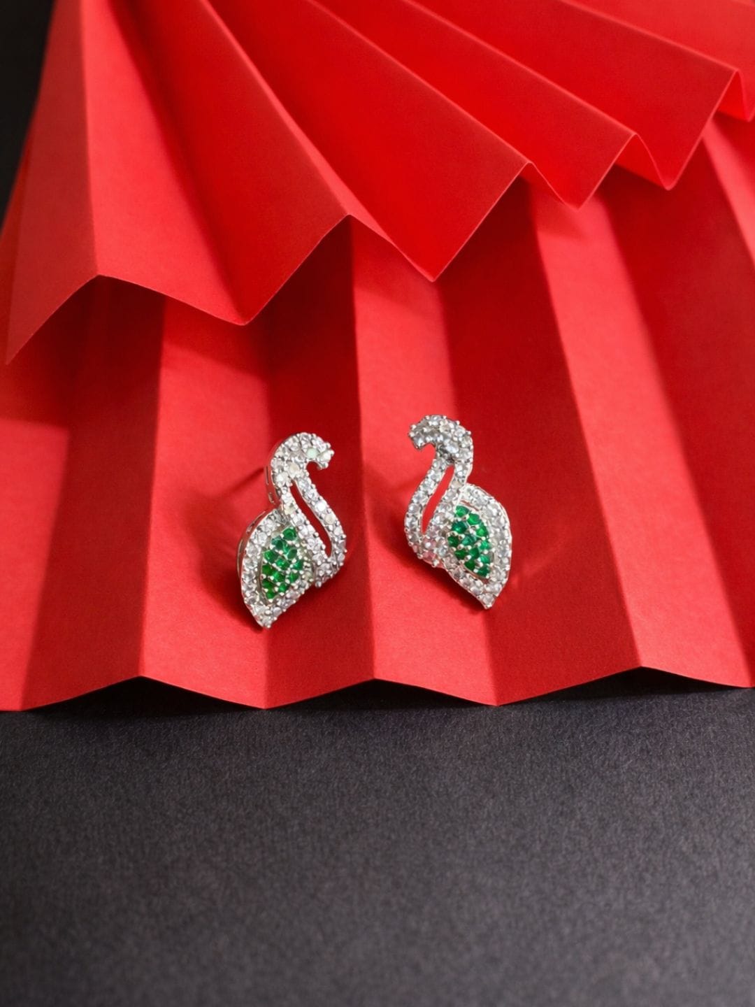 Emerald Serpentine Grace Silver Necklace Set - Image 3